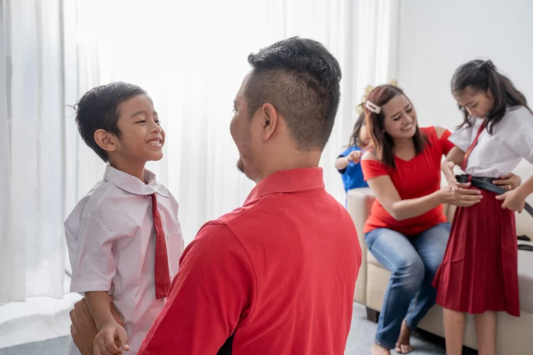 Strict Parenting vs Conscious Parenting – Which Actually Works? Research-Based Comparison